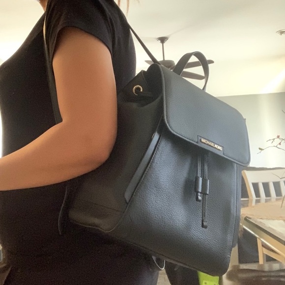 RARE Like new Michael Kors Ginger Drawstring Backpack Black - Picture 3 of 15